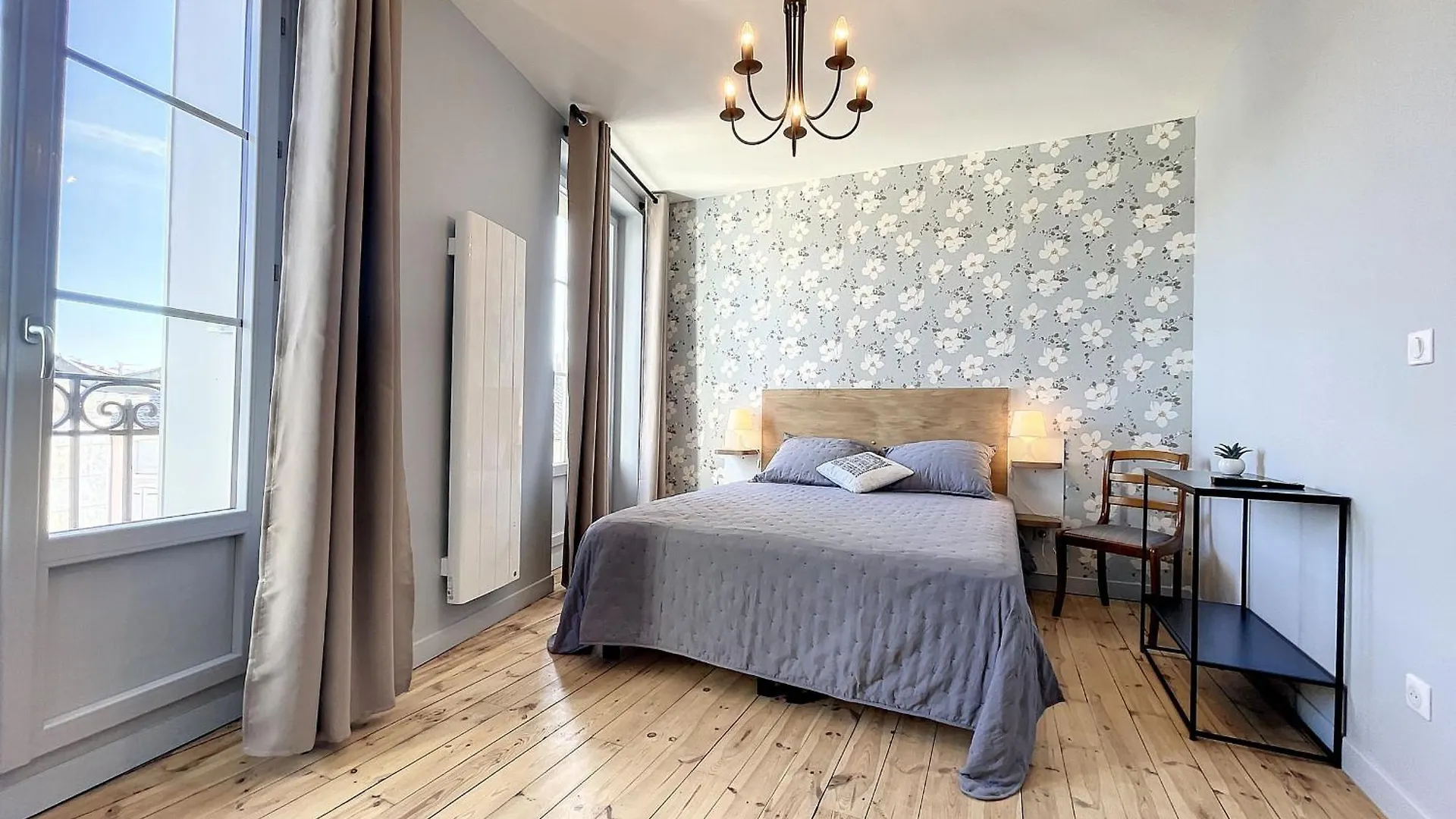Chambre Familiale Lumineuse Avec Espace Enfants A Saugues - Fr-1-582-483 0*,  France